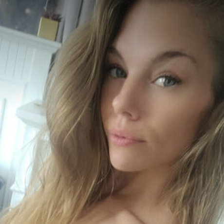 Ni cola 4u star du porno chaude collection