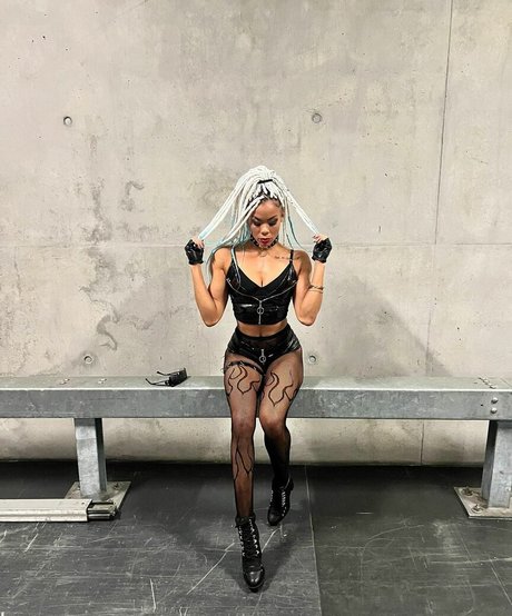 fans asiatiques célèbres nue en haute qualité photos