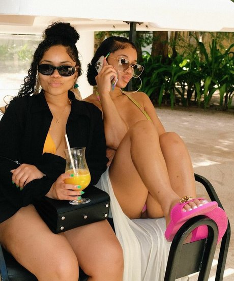 entraînement en salle de sport uniquement pour les fans nu de haute qualité photos