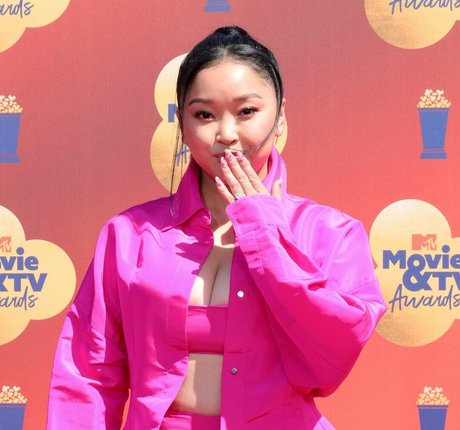 Lana Condor star du porno gratuite collection