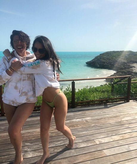 Olivia Munn modèle porno des photos