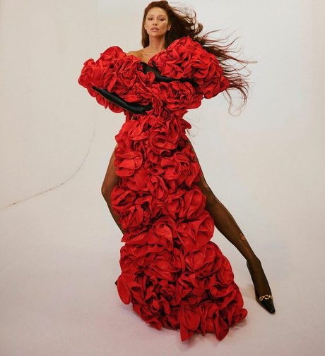 Shay Mitchell étoile sexy archive