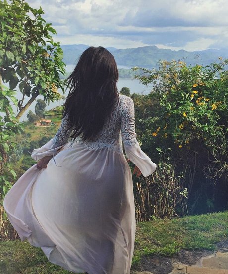 Shay Mitchell actrice hd galeries