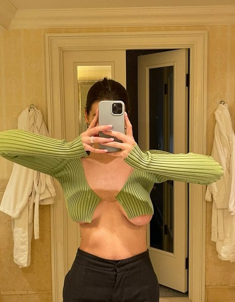 Lina Tsapova modèle magnifique img