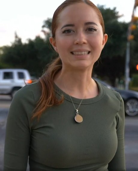 fille courbée dà côté onlyfans pornographique sympa archive