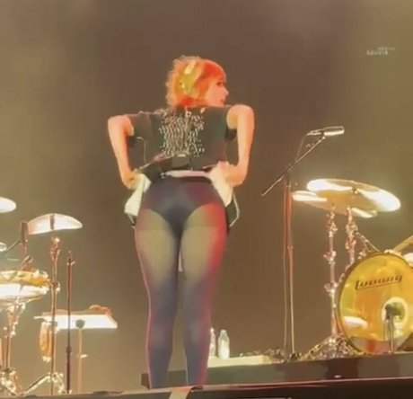 pom-pom girl nue onlyfans érotique gratuit img