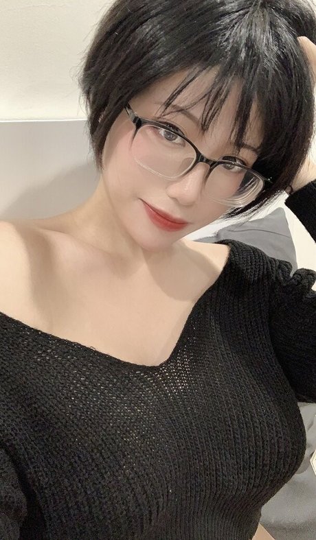 Ain Nguyen modèle érotique collection