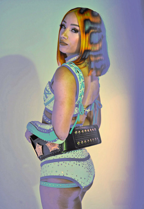 Sasha Banks modèle adulte galerie