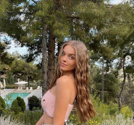 nu en extérieur onlyfans haut nu photos