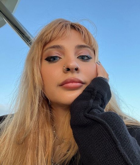 Noodlenom modèle sexy des photos