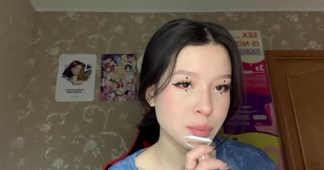 Lezzy Bunny ASMR modèle nu des photos