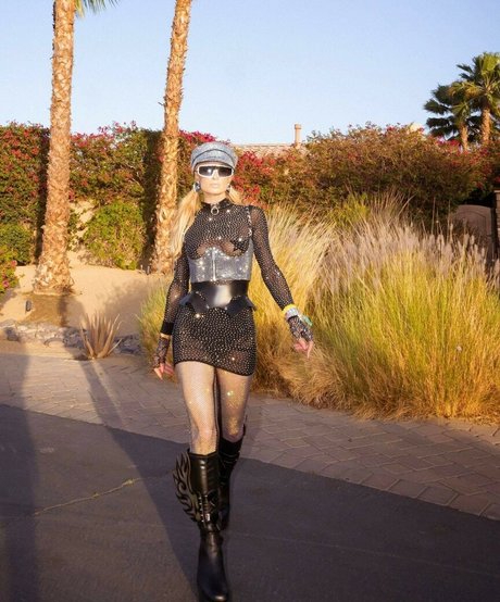 Paris Hilton modèles nus img