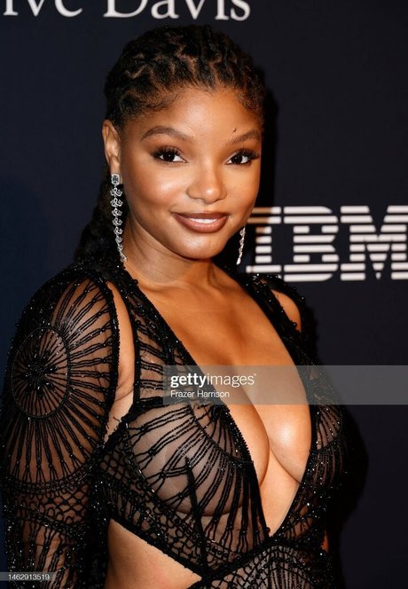 Halle Bailey sexe de star du porno images