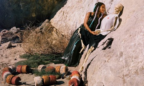 Halle Bailey modèle sexy image