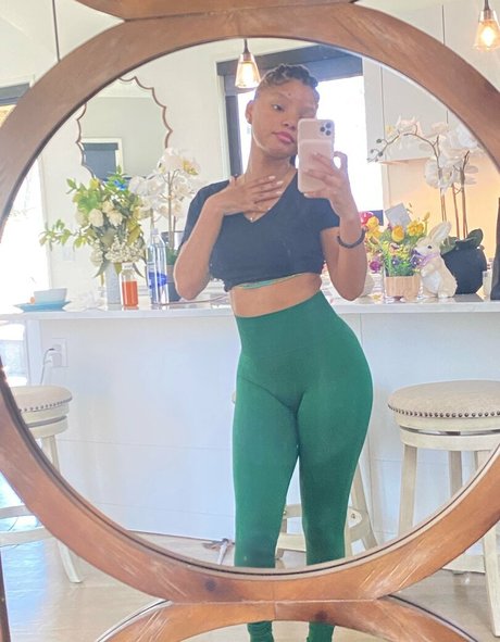 Halle Bailey modèle porno des photos