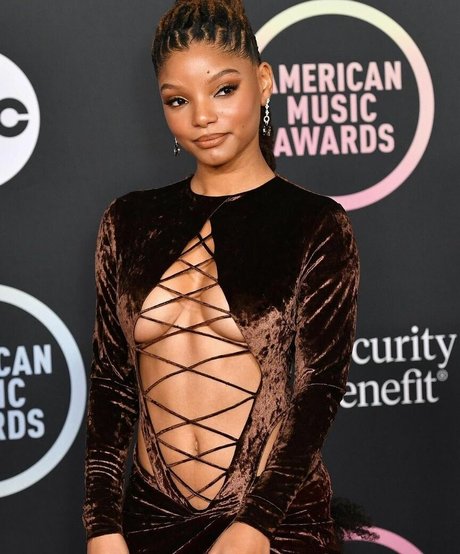 Halle Bailey star du porno gratuit img
