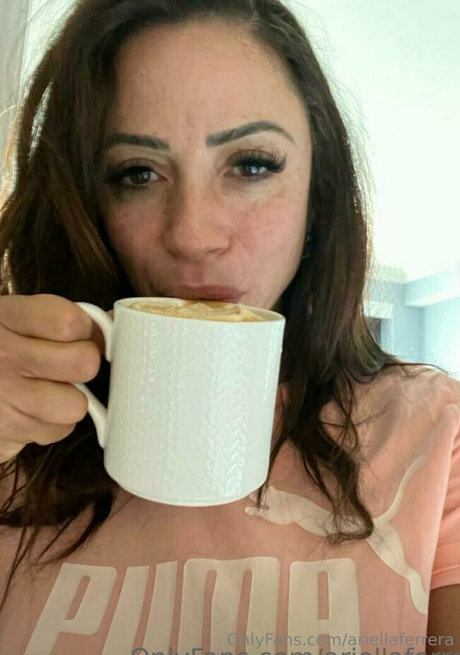 ariellaferrera haut étoile img