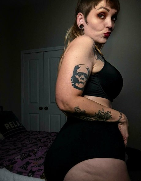 tatouages ​​blonds onlyfans érotique de haute qualité archive