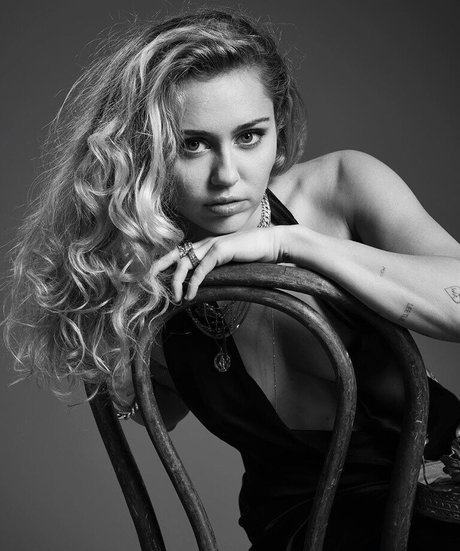 pieds de grand-mère uniquementfans sexe hd image