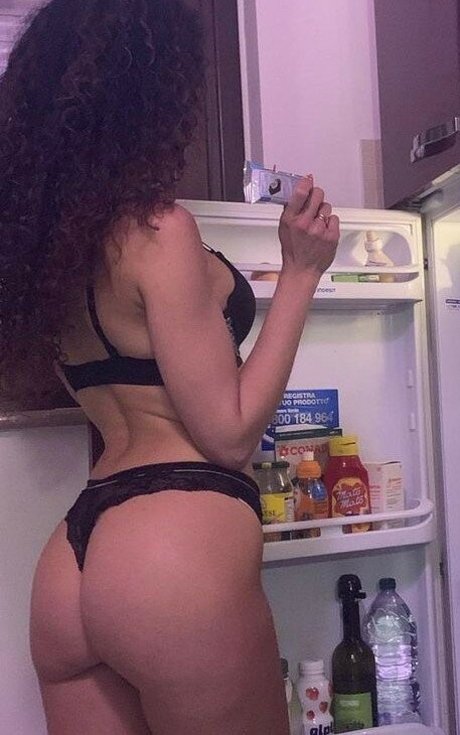 Sara Quattrociocche modèle nu collection