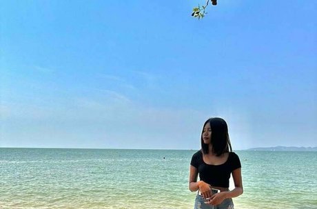 tinyjasmine modèle érotique collection