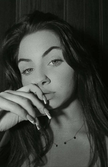 Wiktoria Bystron modèles nus image