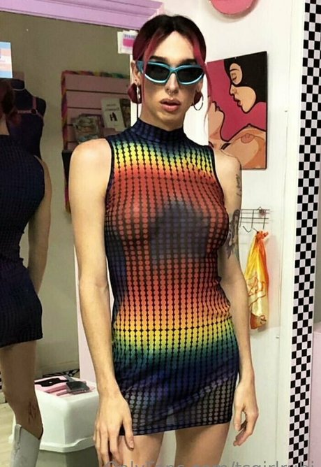 tsgirlrubi étoile nue galeries