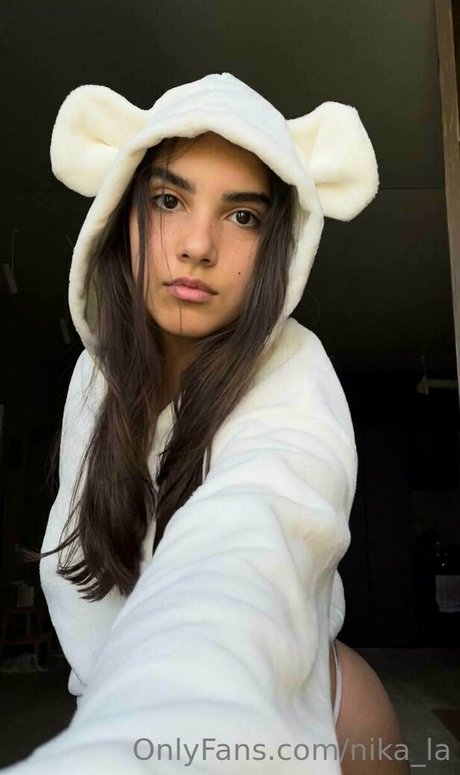 nika la actrice chaude des photos