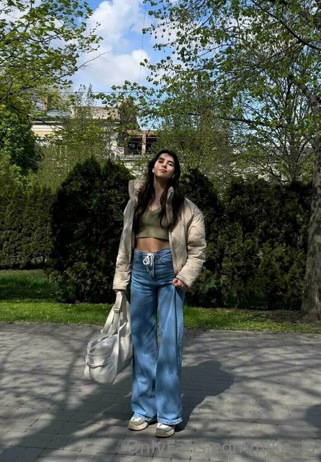 nika la modèle exclusif img