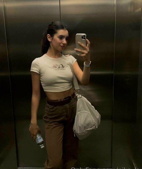 nika la actrice artistique img