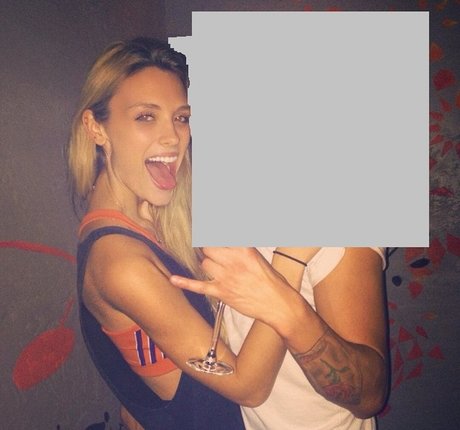 seuls les fans potelés sexy en haute qualité image