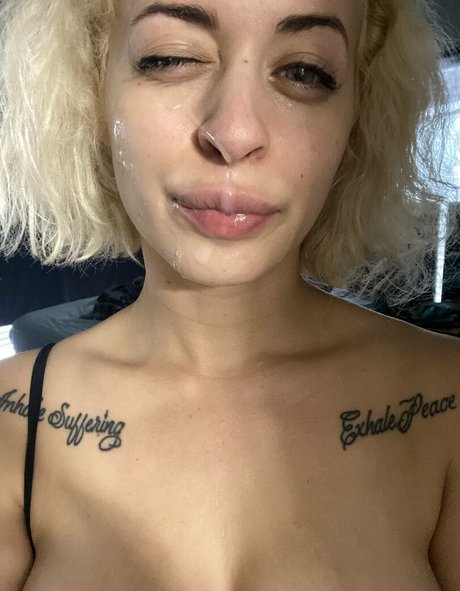 anime babe onlyfans sexy sympa photo