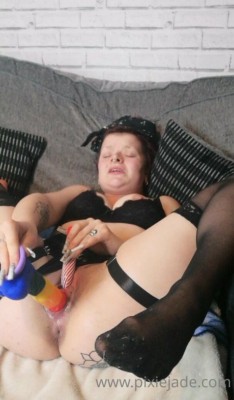 pixiejadeuk actrice sexy des photos