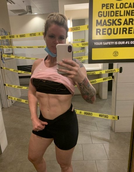 Sweet Vickie nus star du porno des photos