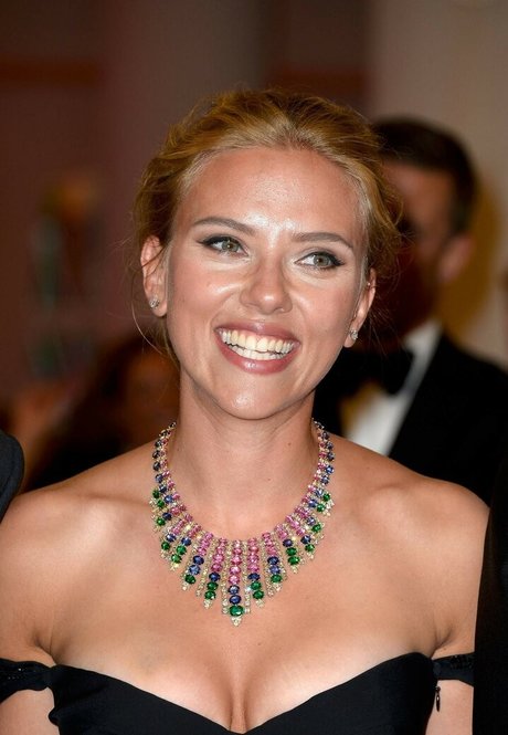 Scarlett Johansson star érotique des photos