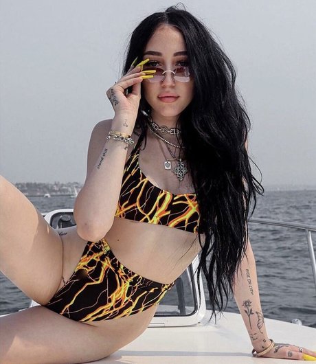 Noah Cyrus art modèle collection