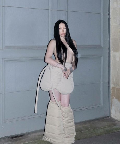 Noah Cyrus haut modèle des photos