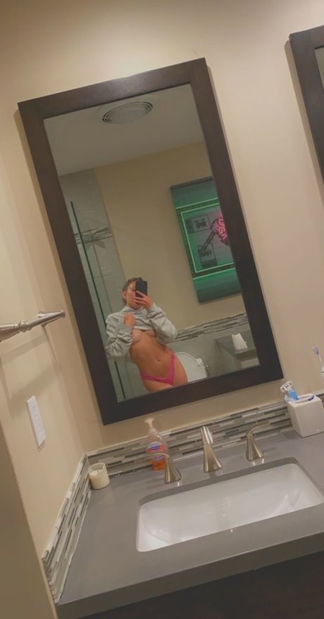 Noah Cyrus star du porno gratuite photo