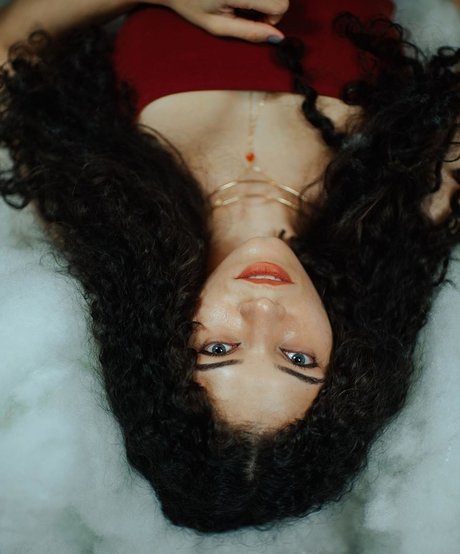 rousse au gros cul onlyfans haut sexy img