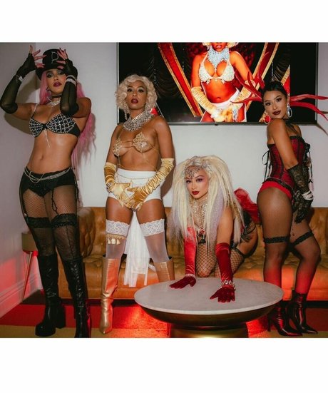 méga fans uniquement nus de haute qualité photo