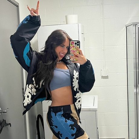 milf aux cheveux noirs onlyfans belle exclusivité image