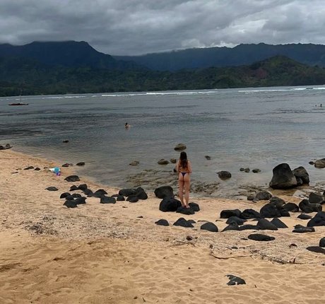 Tate McRae modèle de sexe des photos