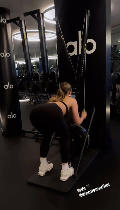 Tate McRae star du porno hd image