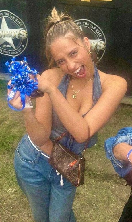 pom-pom girl nue onlyfans meilleur porno image