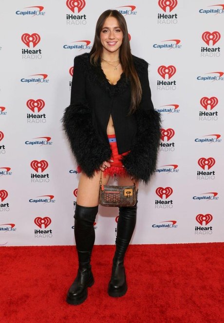 Tate McRae actrice sexy galerie