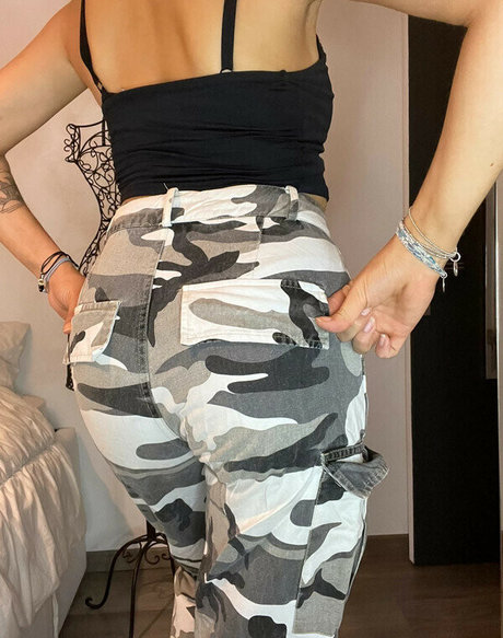 AlaiaJeanneau star du porno érotique photo