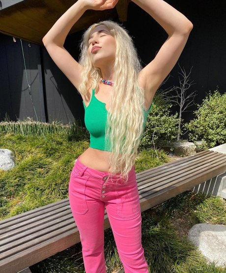 Ava Max star du sexe galerie