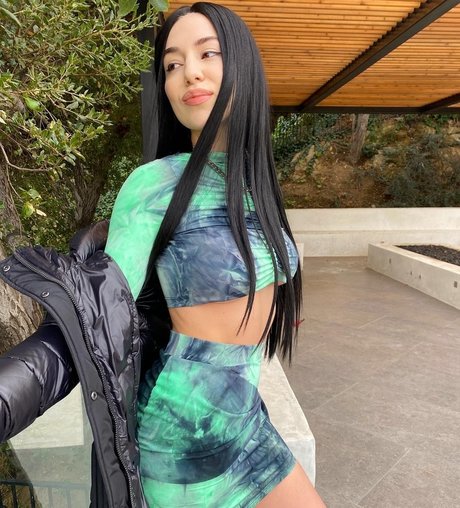 Ava Max modèle gratuit archive