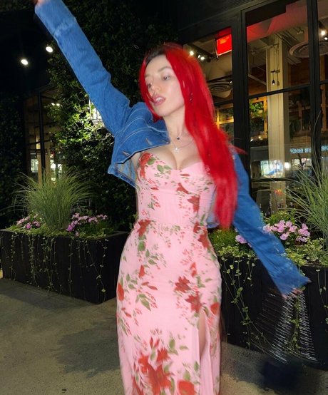 Ava Max star du porno exclusive des photos