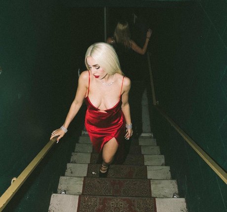 Ava Max modèle exclusif images